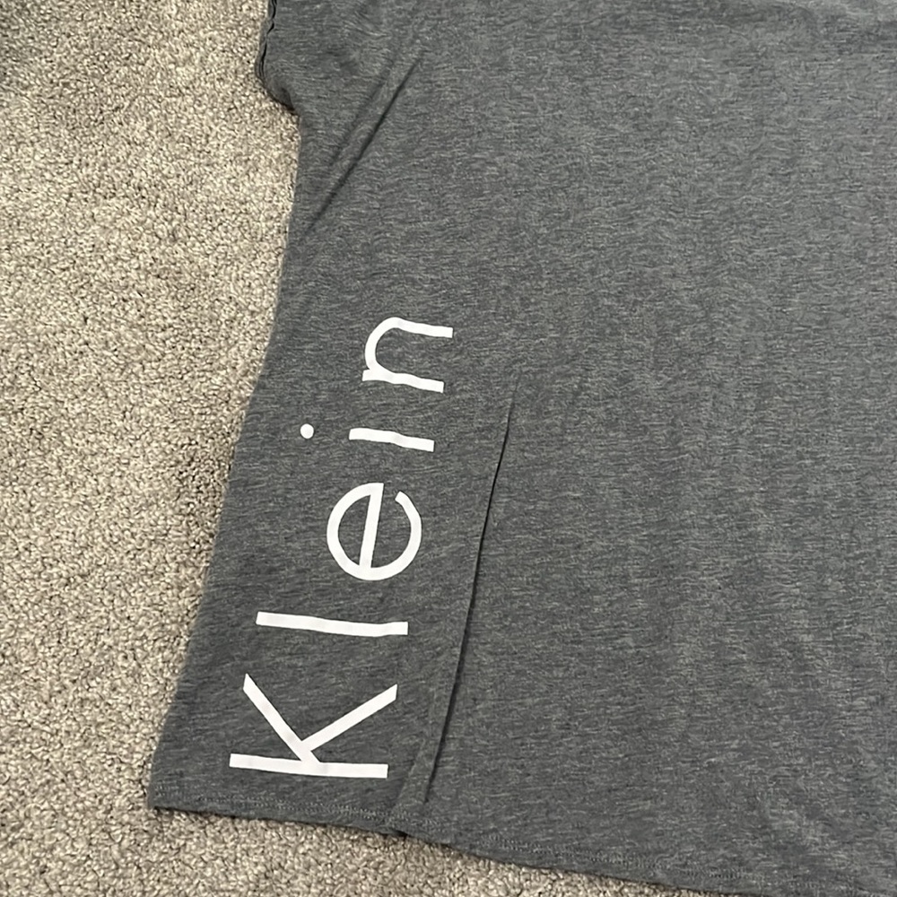 Size small - Picture 2 of 2